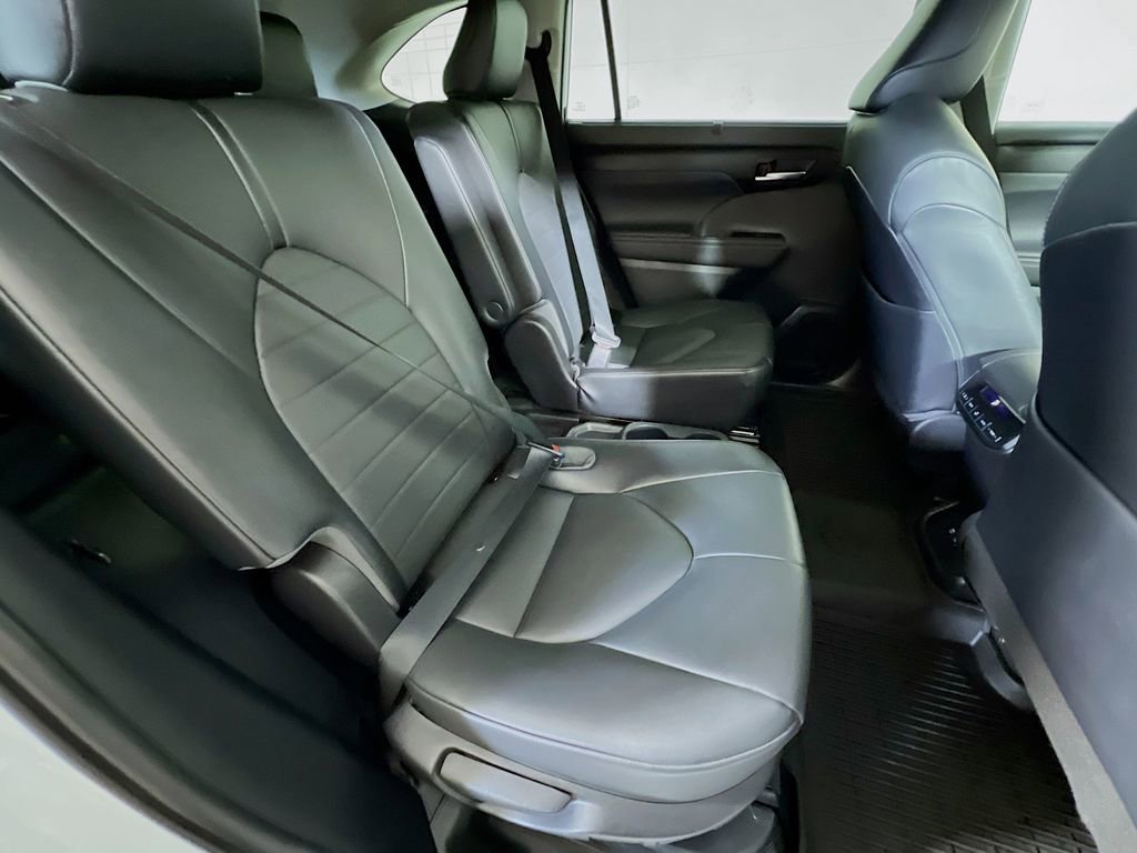 Certified 2020 Toyota Highlander XLE AWD/4WD image 26