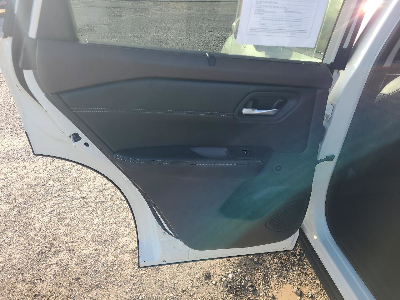 Used 2023 Nissan Rogue SL w/ SL Premium Package image 12