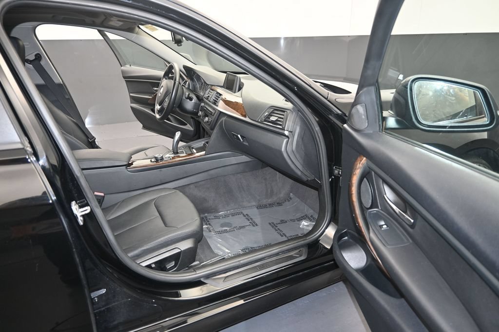 Used 2014 BMW 328i xDrive Sedan AWD/4WD image 12