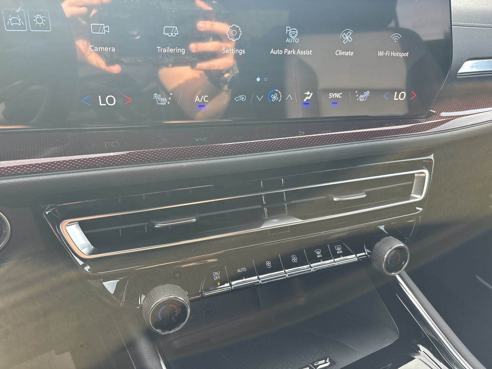 New 2026 Chevrolet Traverse Z71 w/ Enhanced Driving Package AWD/4WD image 21
