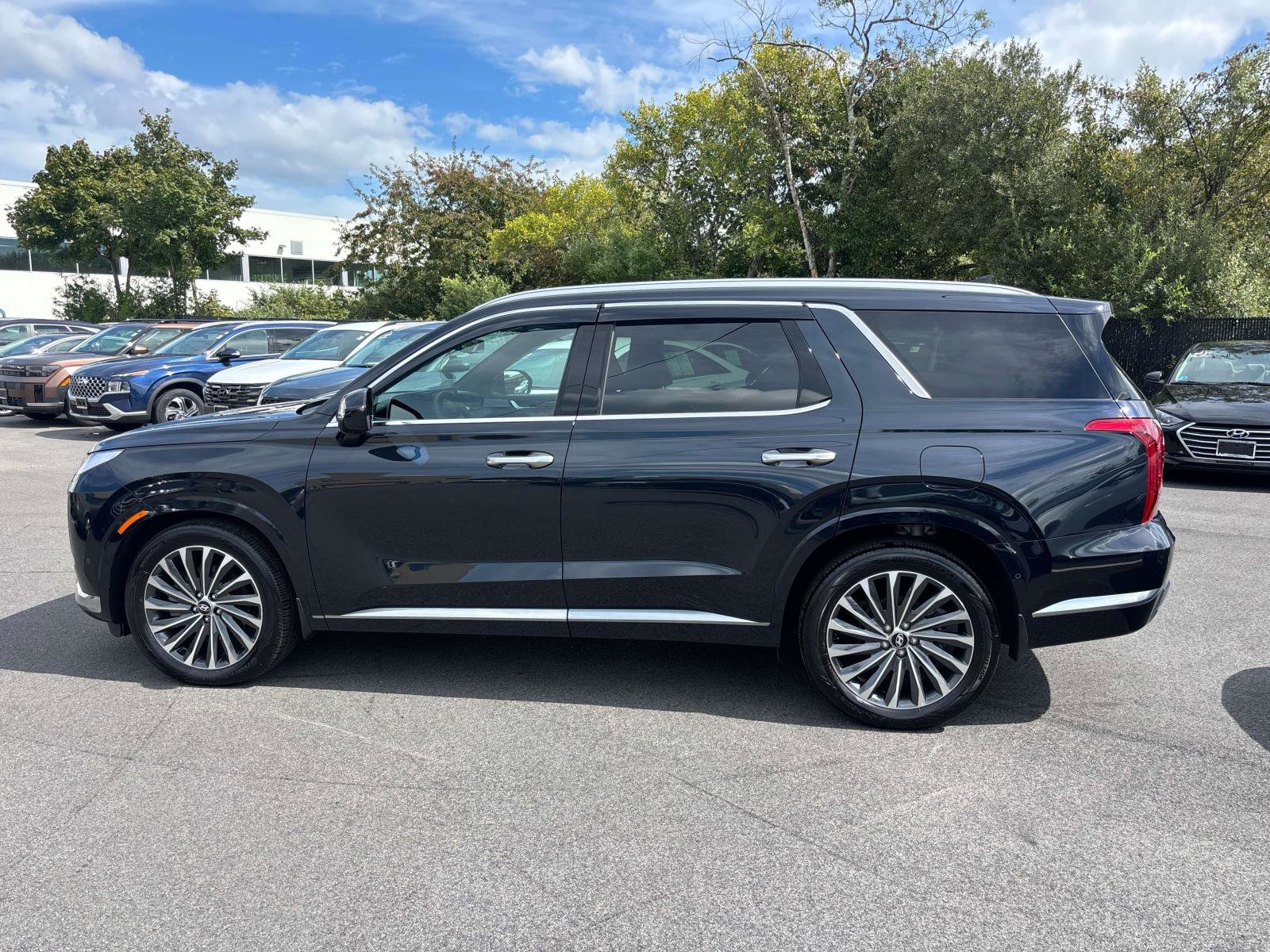 Certified 2023 Hyundai Palisade Calligraphy image 2