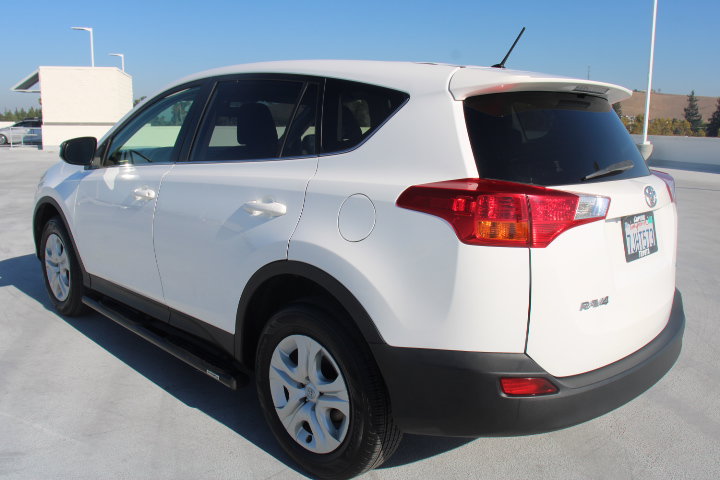 Used 2015 Toyota RAV4 LE FWD image 5