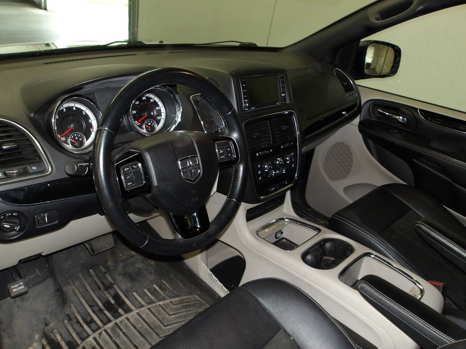 Used 2019 Dodge Grand Caravan SXT FWD image 11