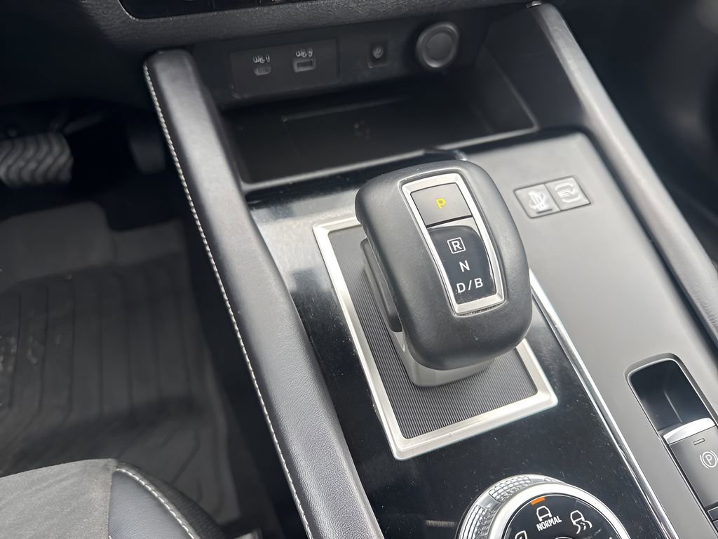 Used 2023 Mitsubishi Outlander SE image 16