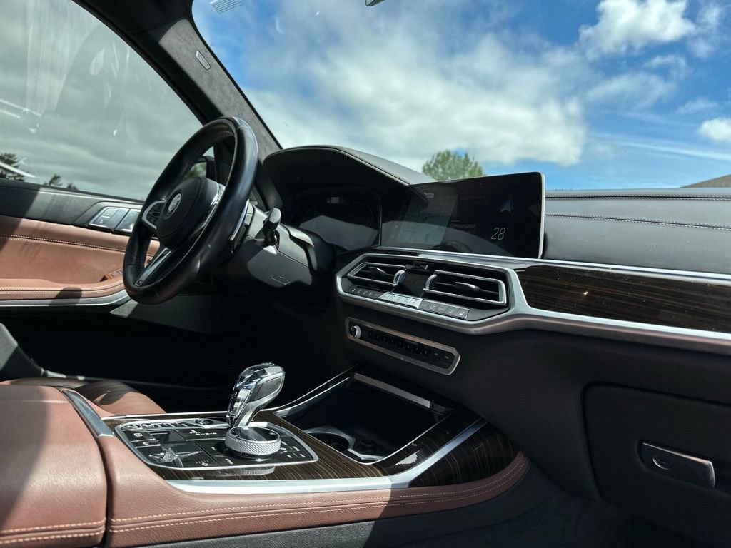 Used 2021 BMW X7 xDrive40i w/ M Sport Package AWD/4WD image 25