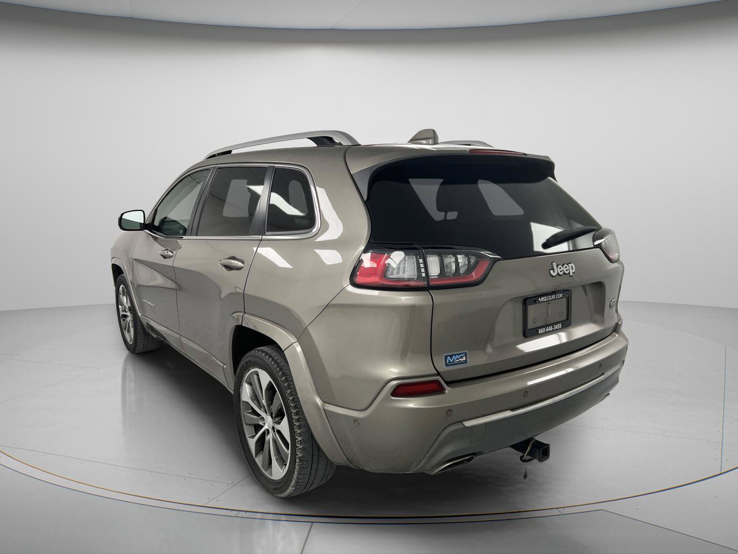 Used 2019 Jeep Cherokee Overland w/ Technology Group FWD image 6