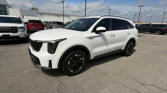 Used 2024 Kia Sorento S image 4