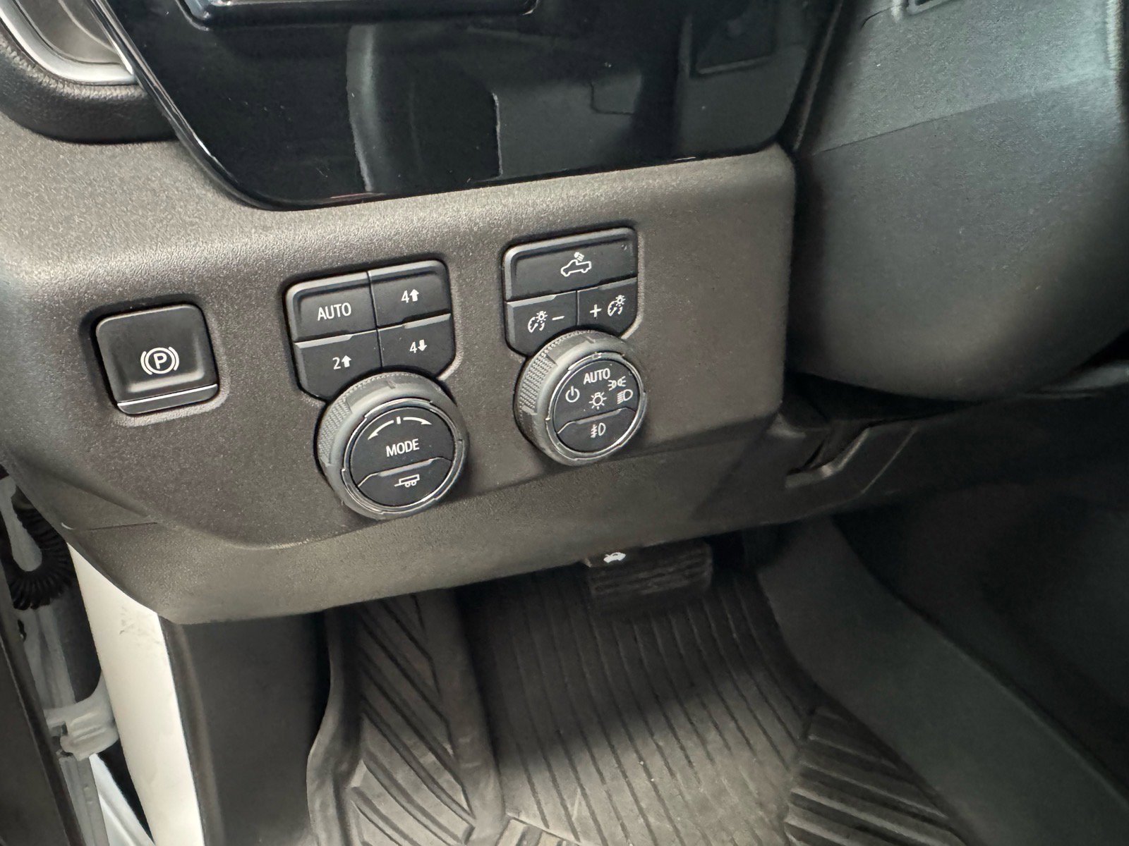 Used 2024 Chevrolet Silverado 1500 LT Trail Boss w/ Convenience Package II image 16