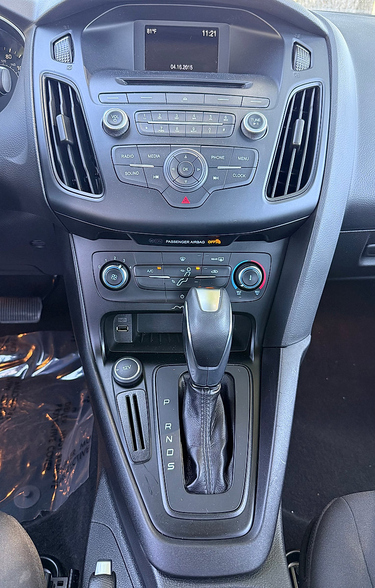 Used 2015 Ford Focus SE w/ SE Sport Package FWD image 15