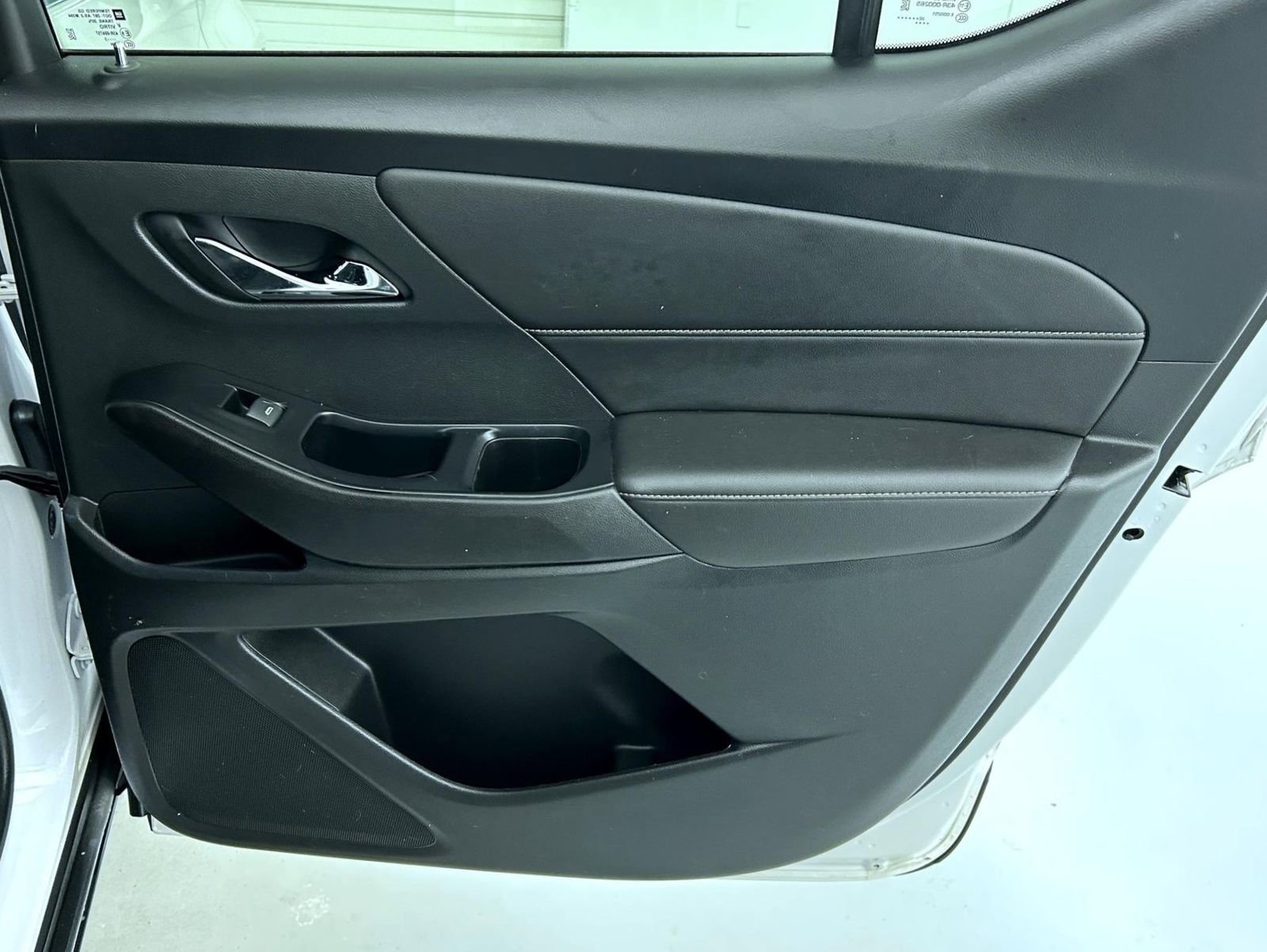 Used 2023 Chevrolet Traverse LT image 17