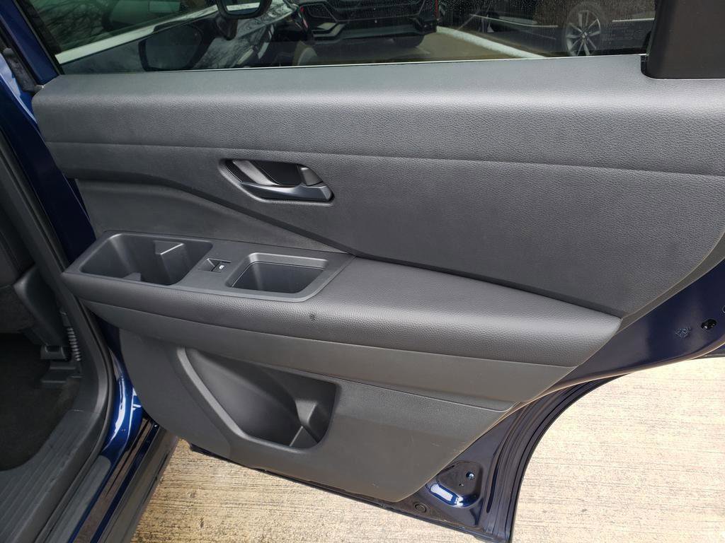 Certified 2025 Nissan Pathfinder SV image 28