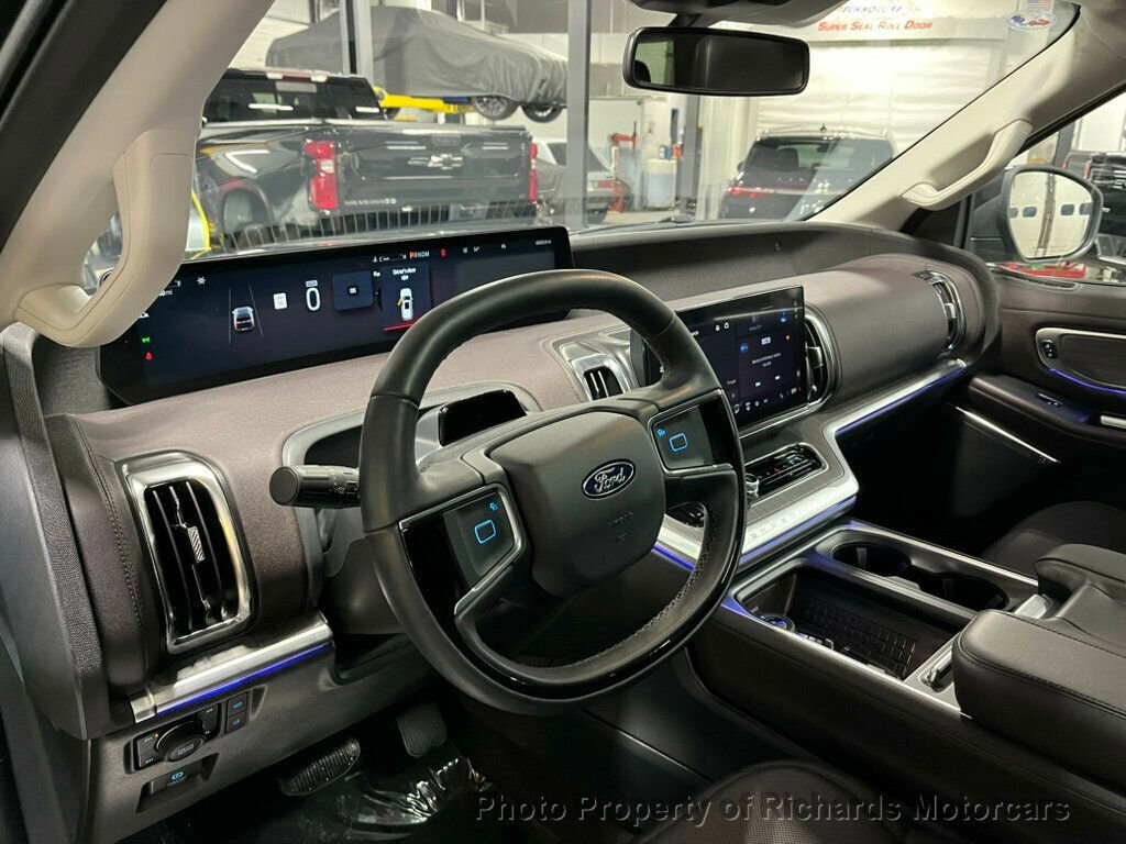 Used 2025 Ford Expedition Platinum w/ Platinum Ultimate Package image 15