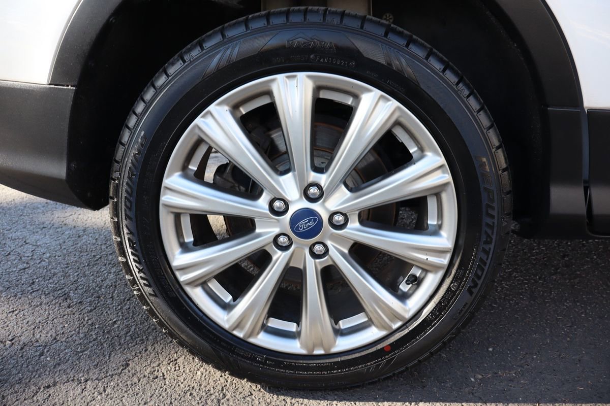 Used 2017 Ford Escape Titanium image 43