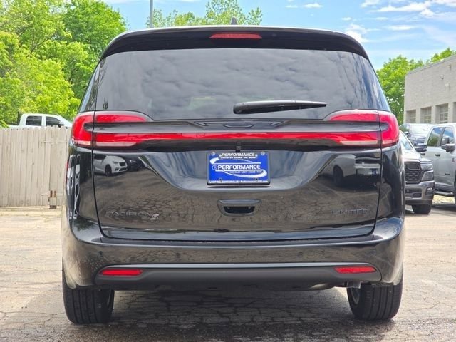 New 2027 Chrysler Pacifica Limited FWD image 27