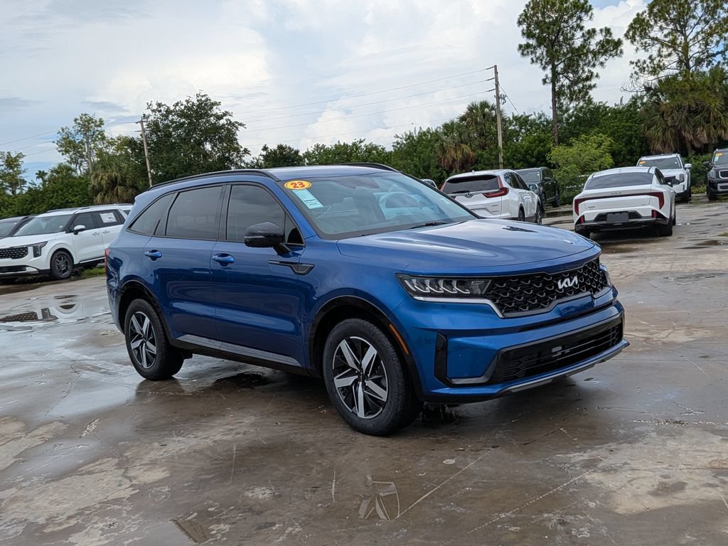 Certified 2023 Kia Sorento S FWD image 2