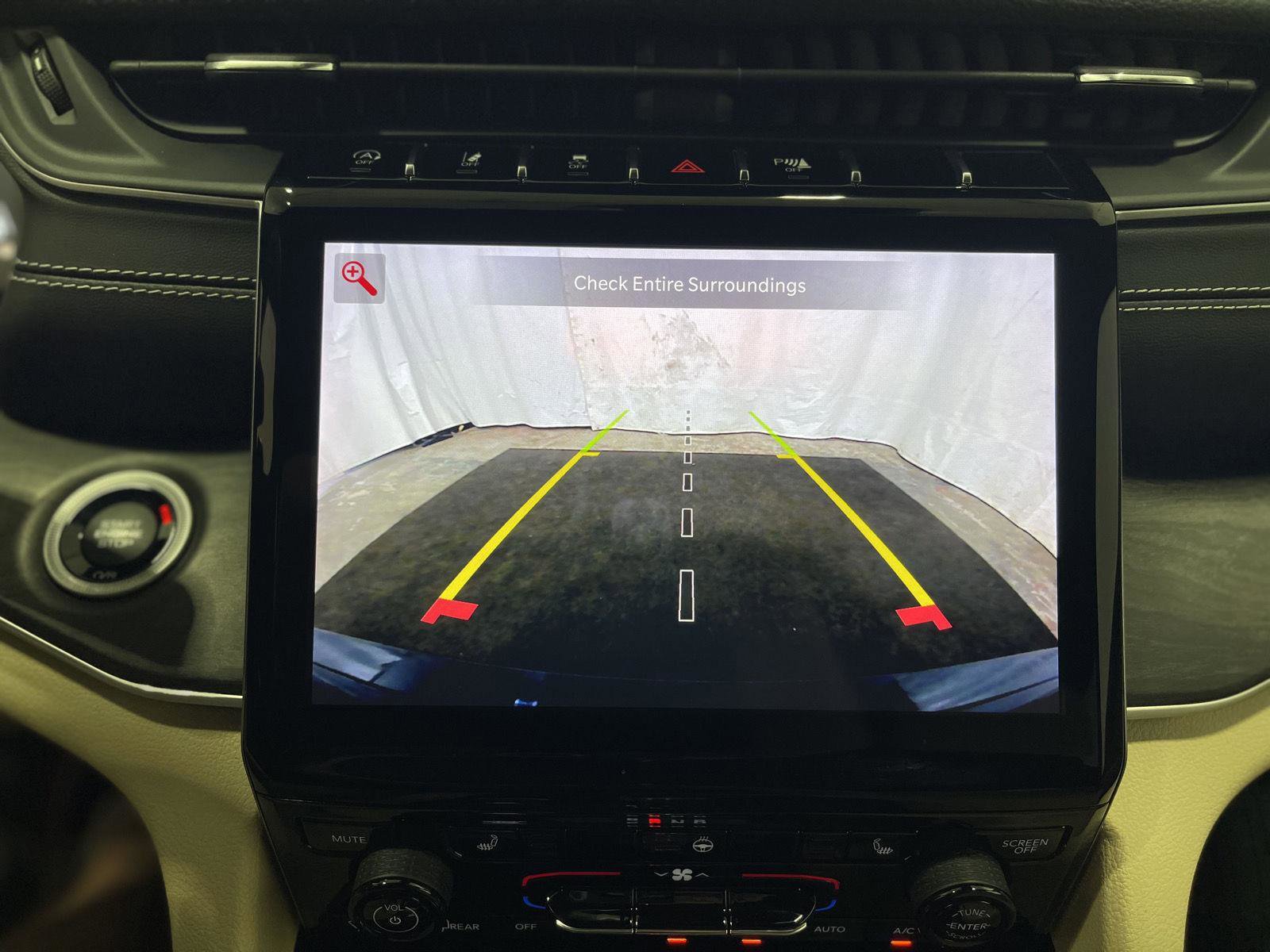 Used 2023 Jeep Grand Cherokee Limited w/ Black Appearance Package image 8