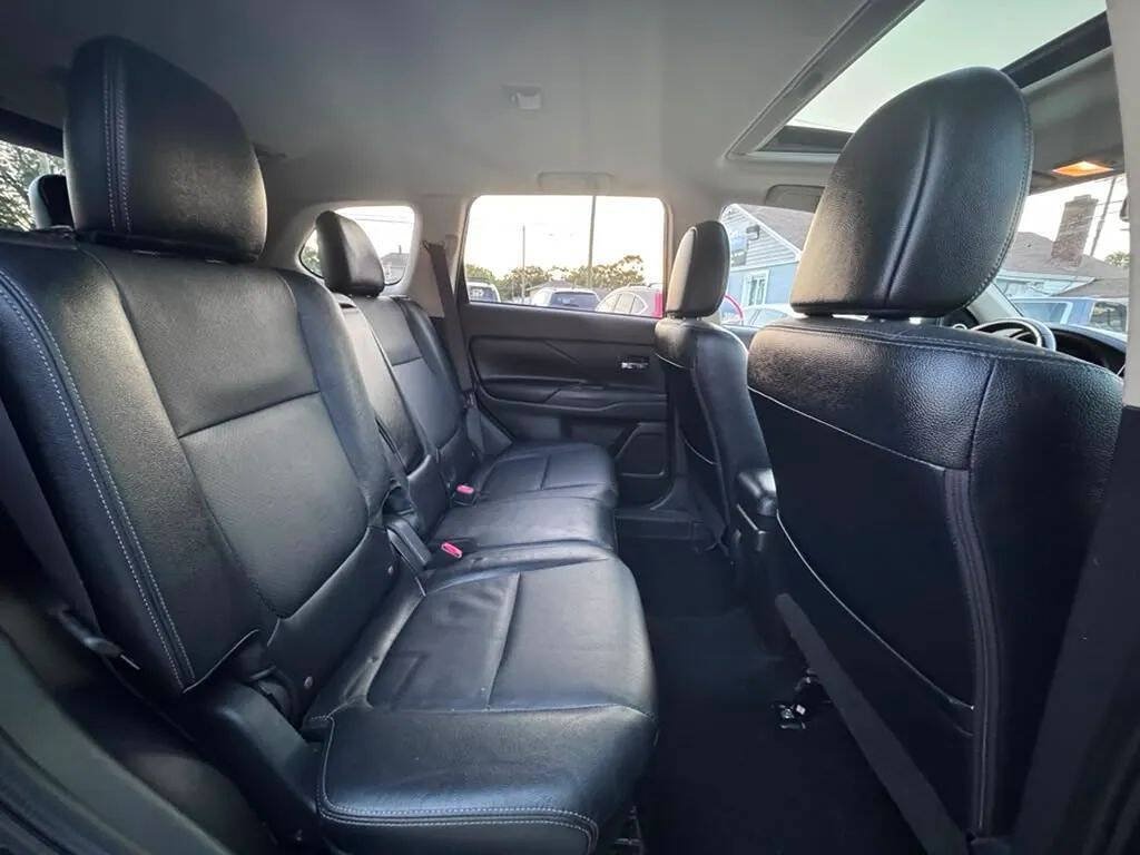 Used 2016 Mitsubishi Outlander GT AWD/4WD image 17