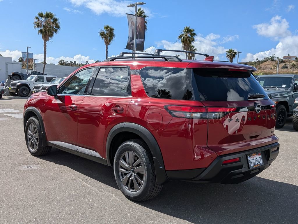 Used 2022 Nissan Pathfinder SV w/ SV Black Package image 3