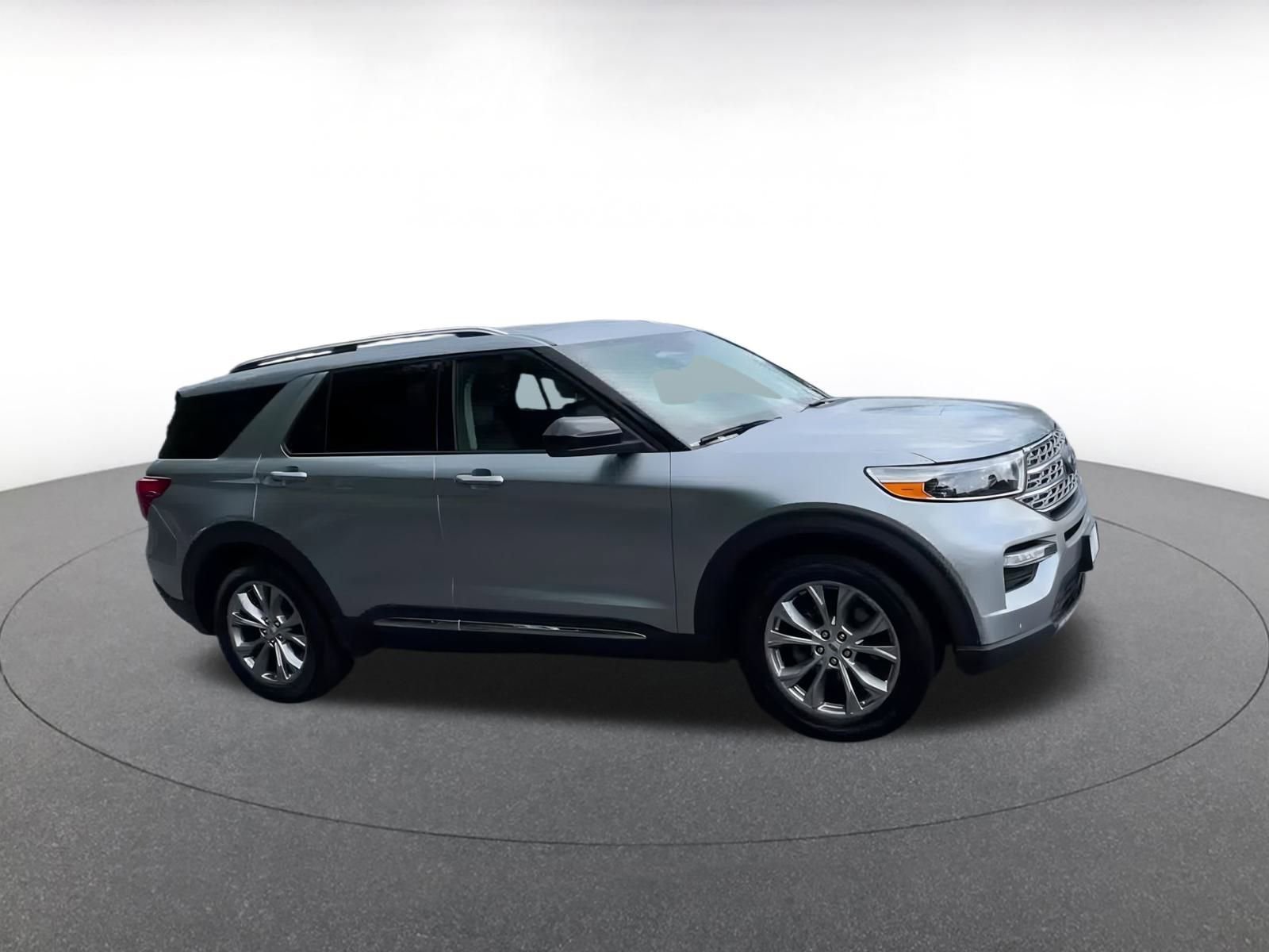 Used 2024 Ford Explorer Limited image 2