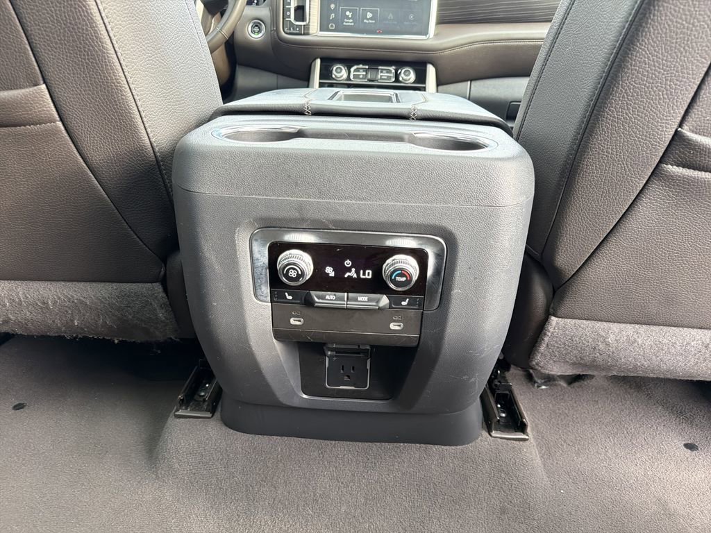 Used 2023 GMC Yukon Denali RWD image 23