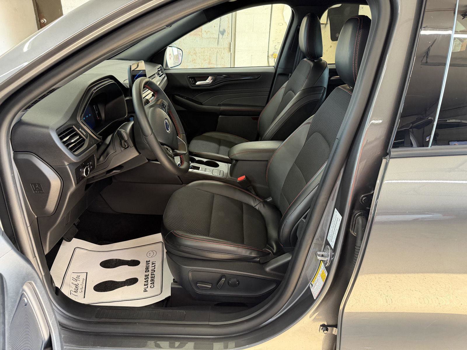 Used 2025 Ford Escape ST-Line w/ Cold Weather Package image 13
