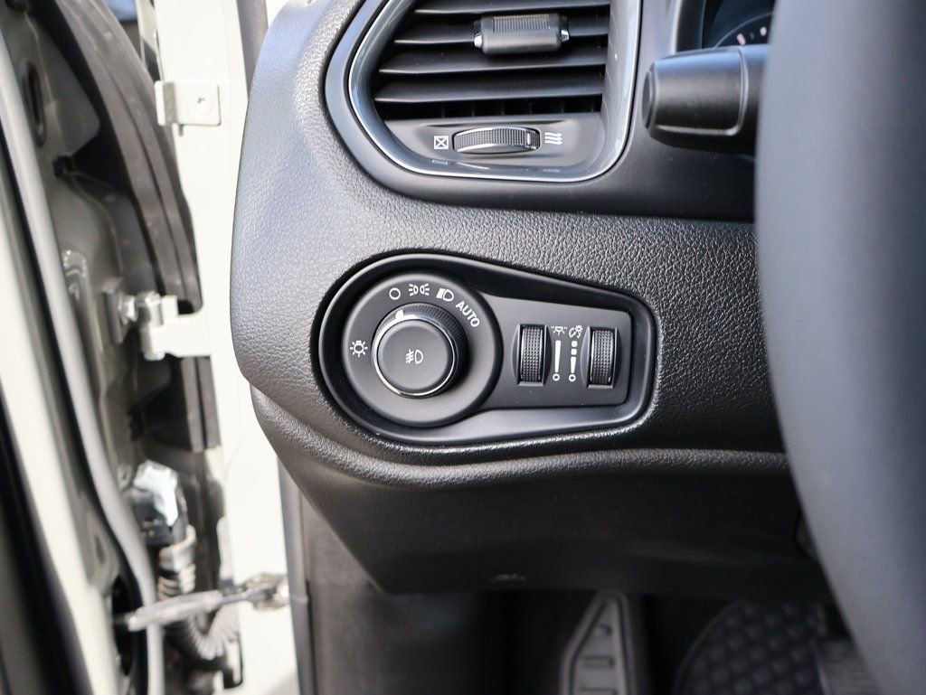 Used 2022 Jeep Renegade Latitude image 28