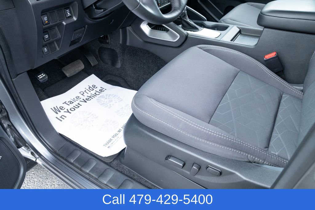 Used 2025 Nissan Frontier SV w/ SV Convenience Package image 25