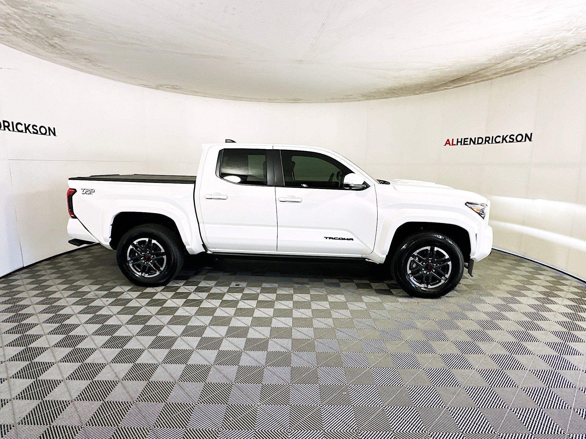 Used 2025 Toyota Tacoma TRD Sport image 2