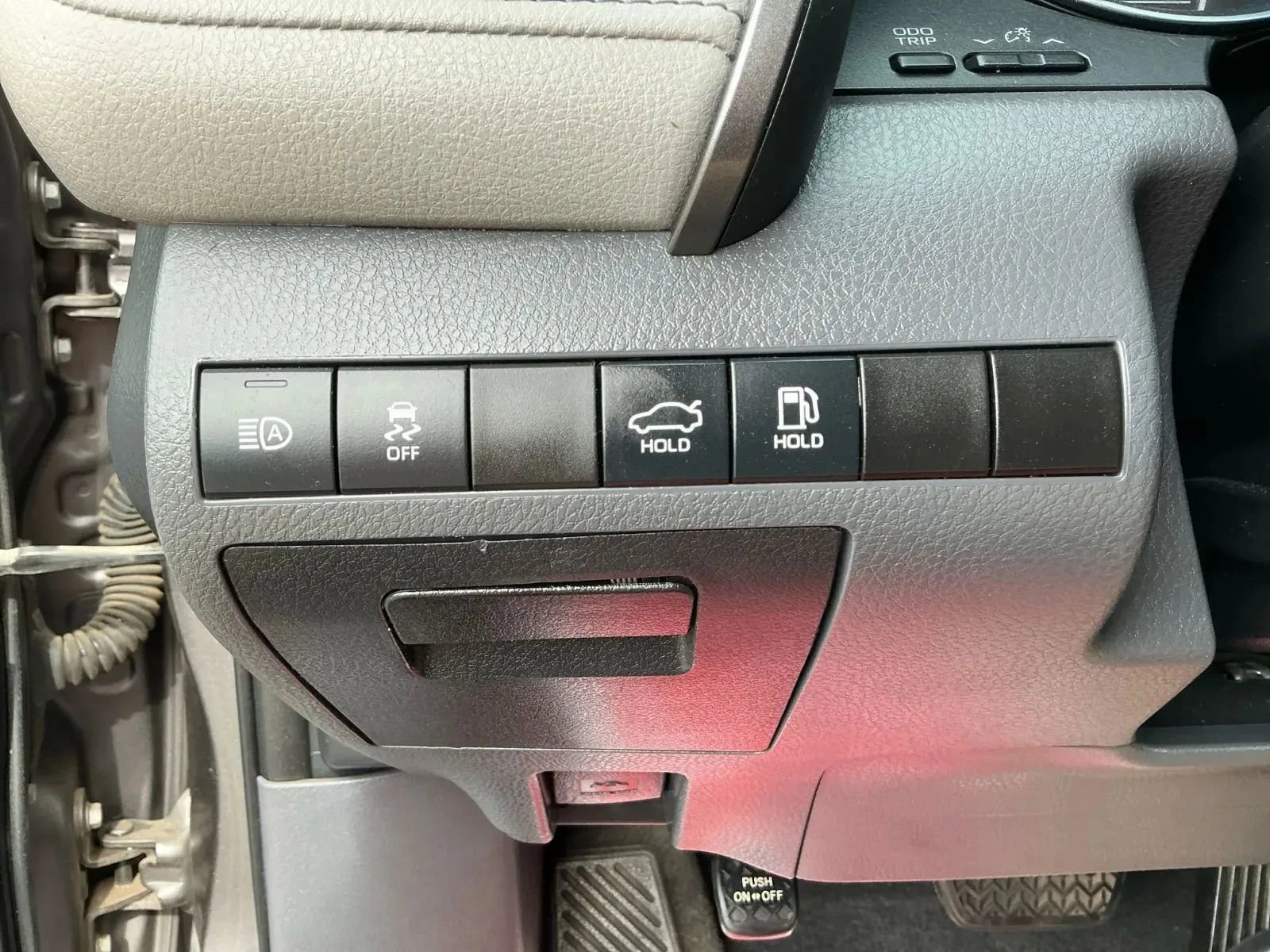 Used 2020 Toyota Camry LE w/ Carpet Mat Package image 33