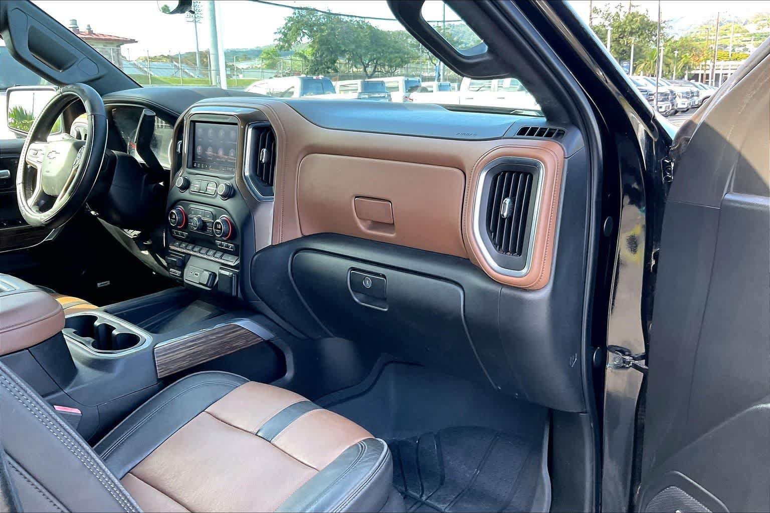 Used 2020 Chevrolet Silverado 1500 High Country w/ Technology Package AWD/4WD image 23