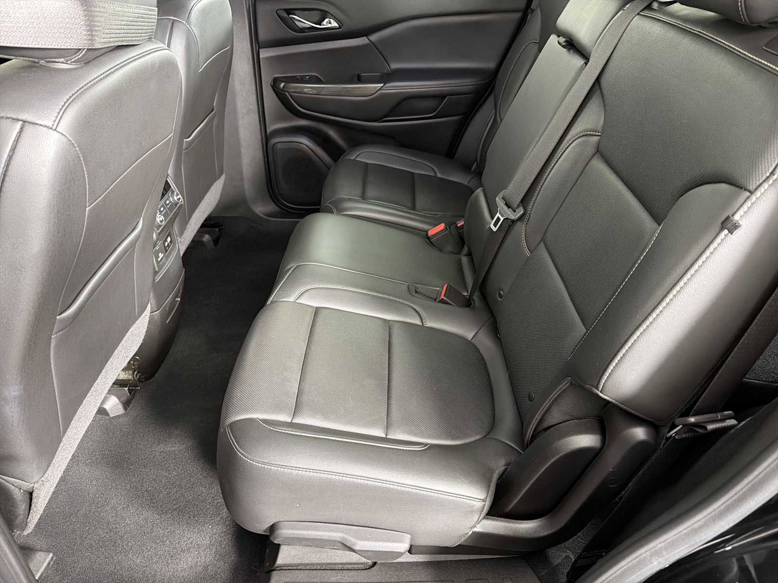 Used 2023 GMC Acadia SLT image 19