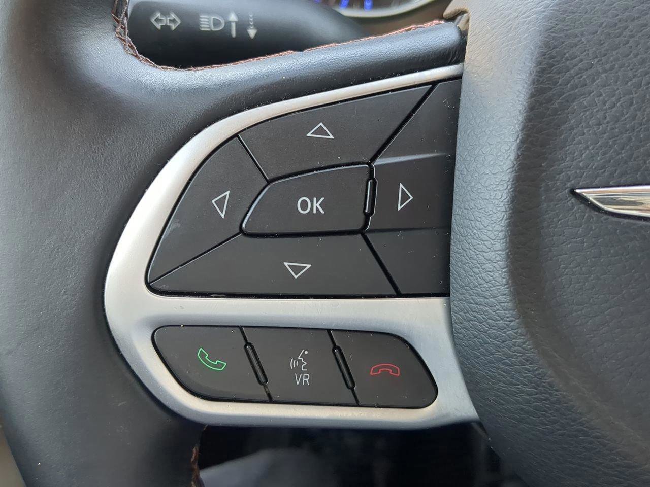 Used 2017 Chrysler Pacifica Touring-L image 21