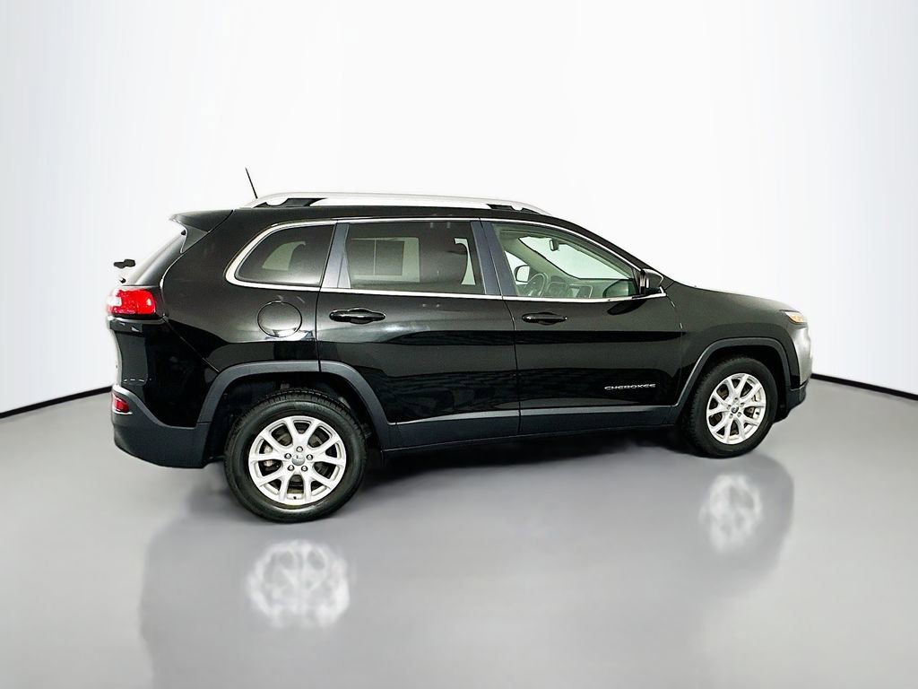 Used 2017 Jeep Cherokee Latitude w/ Cold Weather Group image 8