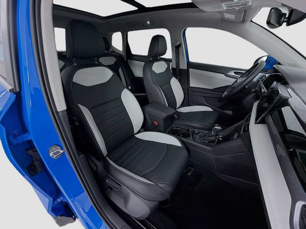 Certified 2025 Volkswagen Taos SEL AWD/4WD image 30