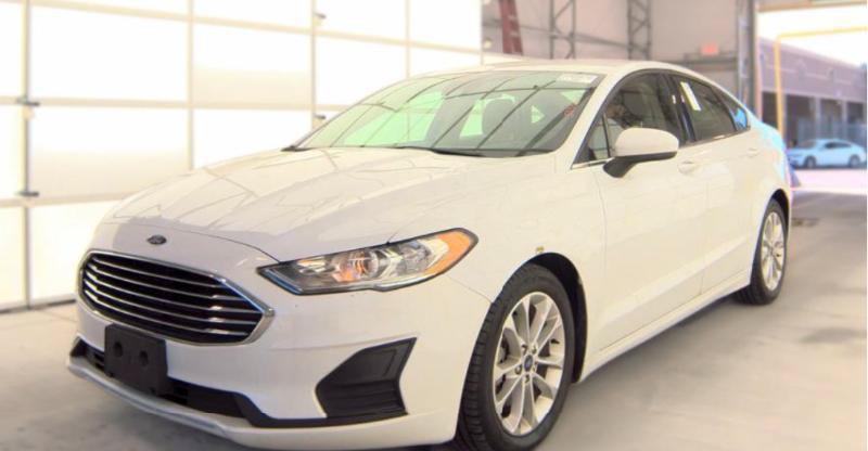 Used 2020 Ford Fusion SE FWD image 2