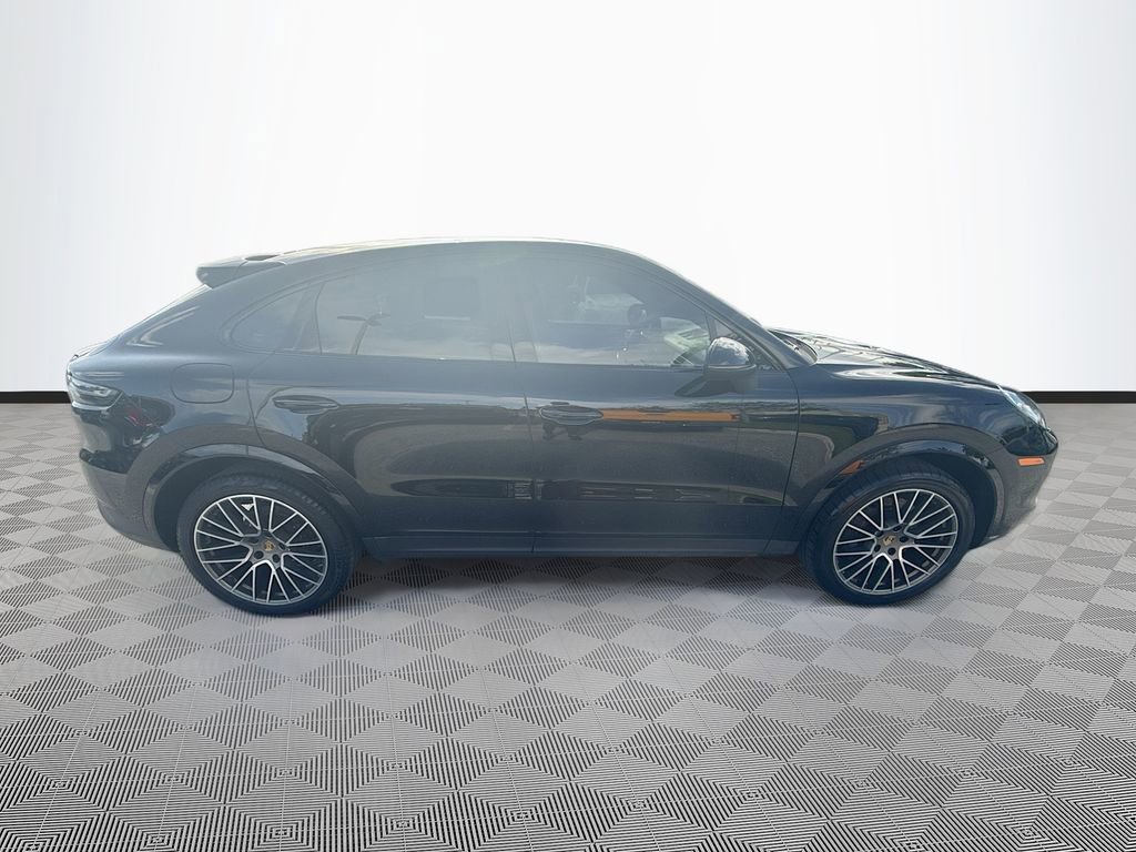 Used 2023 Porsche Cayenne Platinum Edition image 9