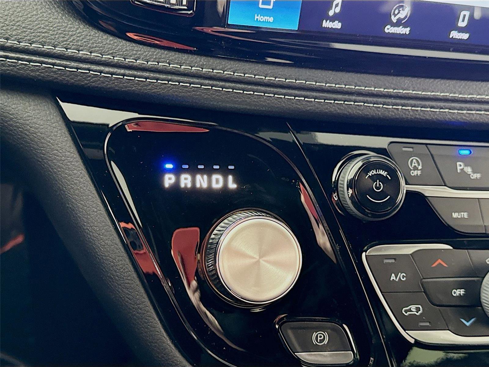 New 2026 Chrysler Pacifica Select AWD/4WD image 10