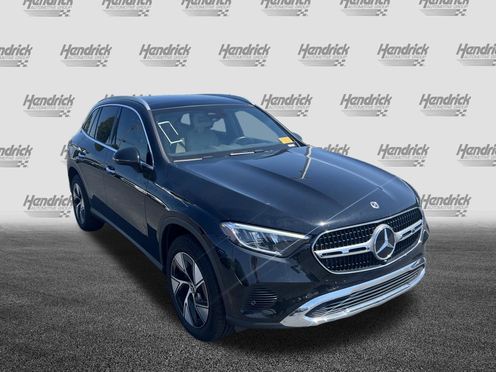 Used 2024 Mercedes-Benz GLC 300 4MATIC image 2