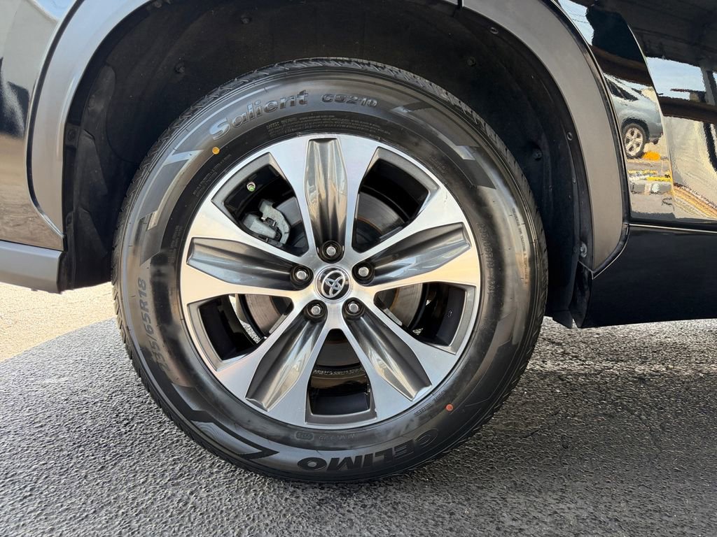 Used 2022 Toyota Highlander XLE FWD image 48