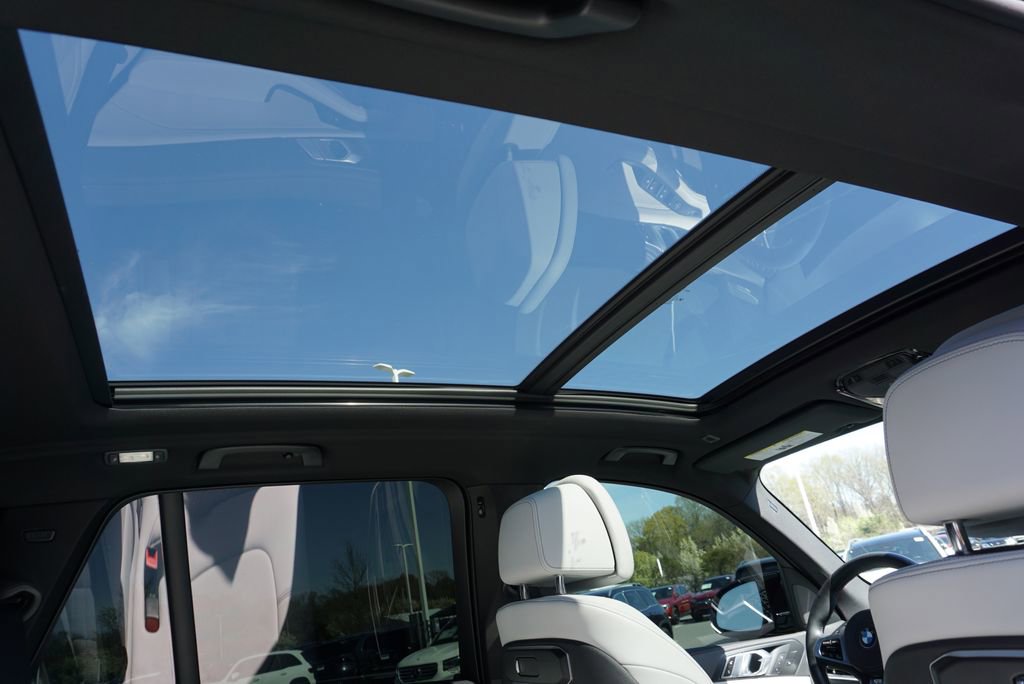 Used 2024 BMW X5 M60i w/ Climate Comfort Package image 26