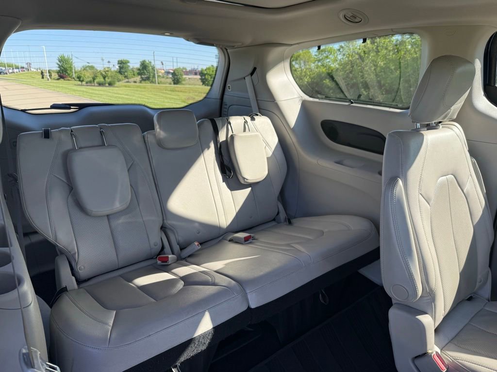 Used 2019 Chrysler Pacifica Touring-L Plus w/ Advanced Safetytec Group FWD image 14