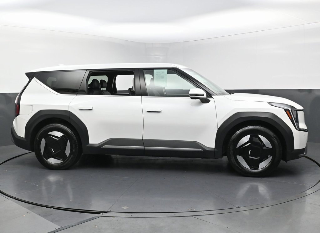 Used 2024 Kia EV9 Light image 10