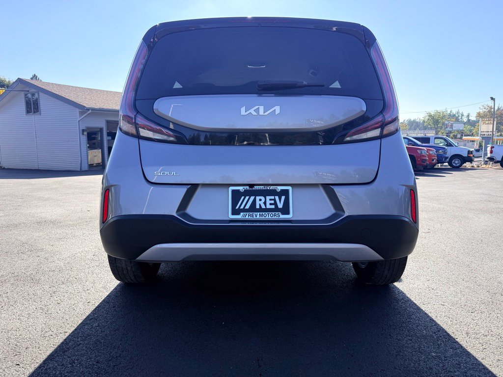 Used 2023 Kia Soul LX w/ Option Group 015 FWD image 4