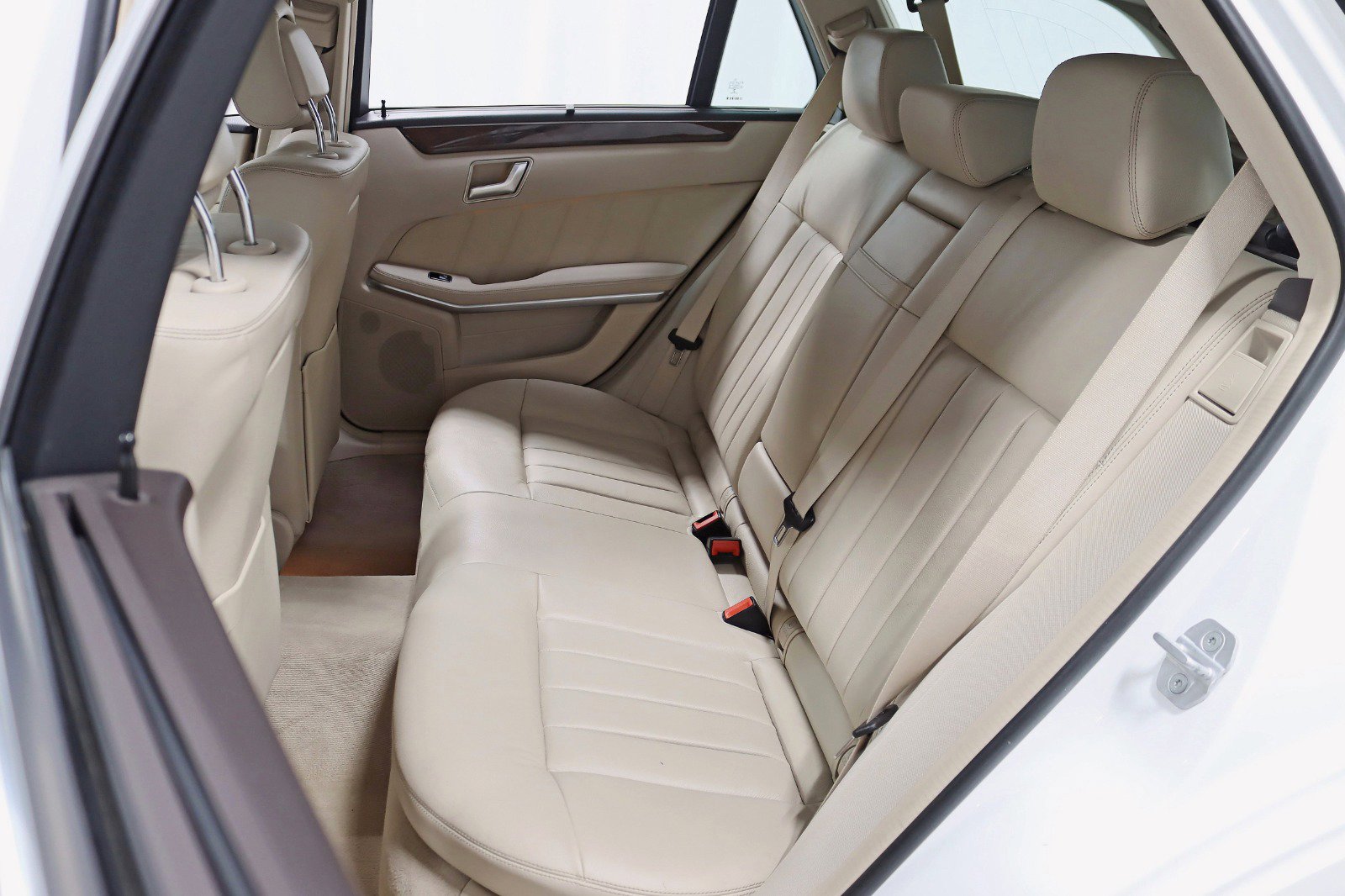 Used 2015 Mercedes-Benz E 350 E 350 4MATIC-Premium 1 Package w/ Premium 1 Package image 34