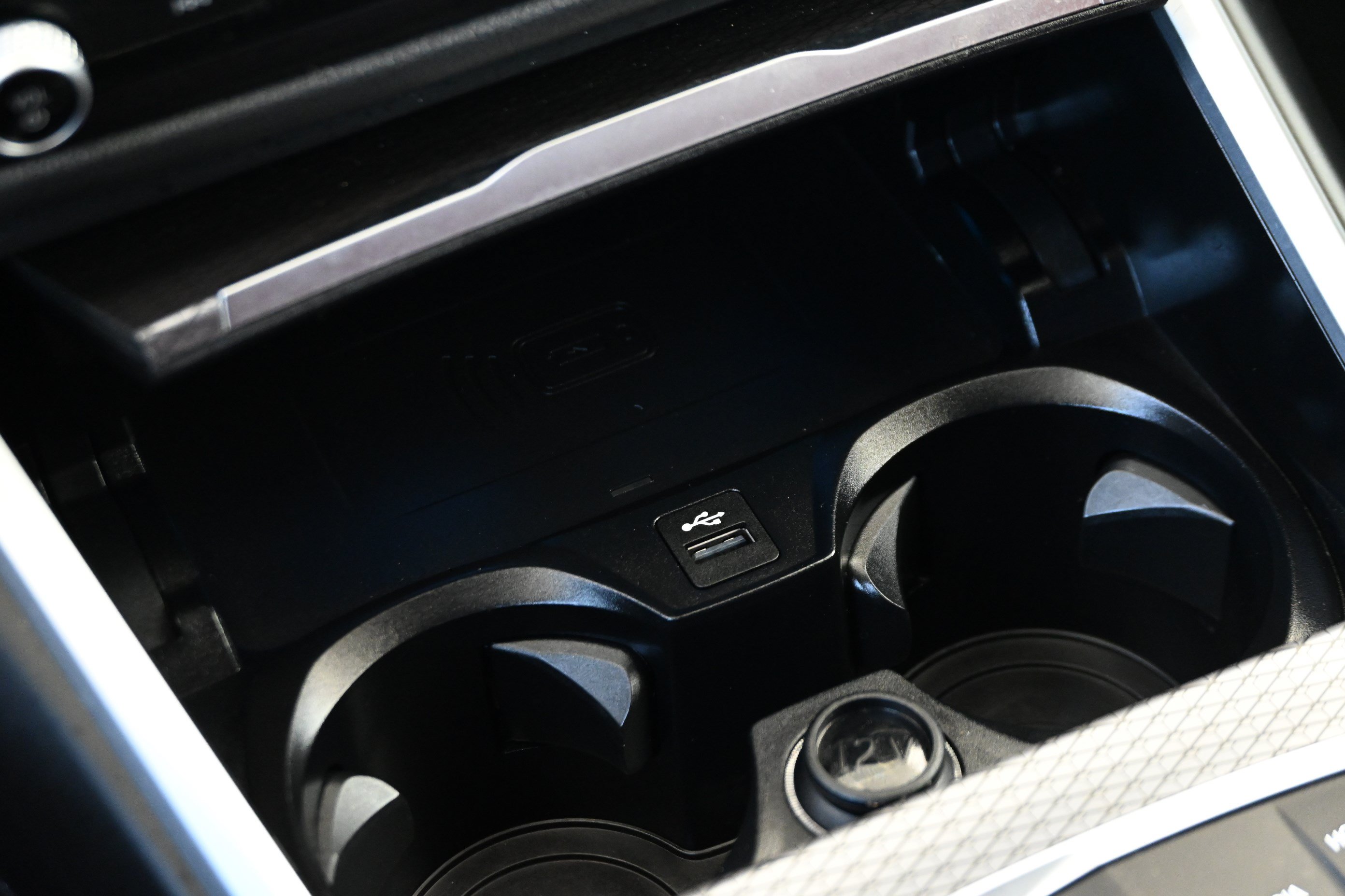 Certified 2025 BMW i4 eDrive40 w/ Premium Package RWD image 26