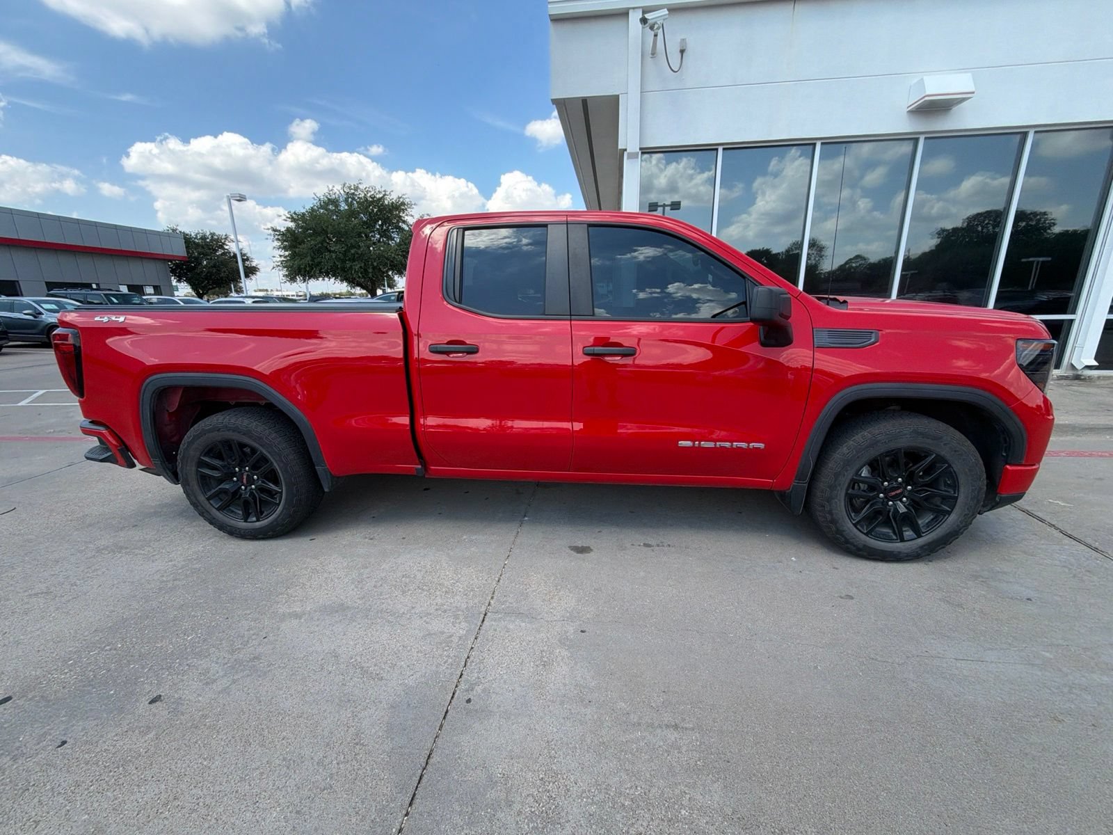 Used 2023 GMC Sierra 1500 Pro w/ Graphite Edition AWD/4WD image 5