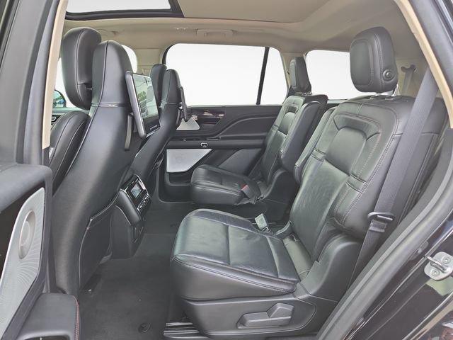 Used 2022 Lincoln Aviator Reserve w/ Equipment Group 201A AWD/4WD image 15
