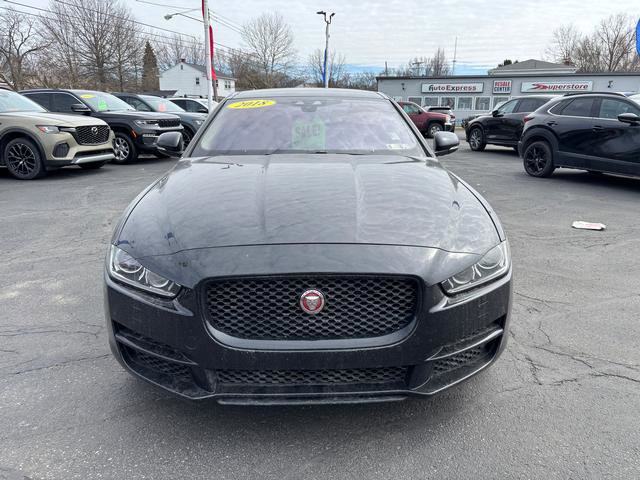 Used 2018 Jaguar XE Prestige image 2