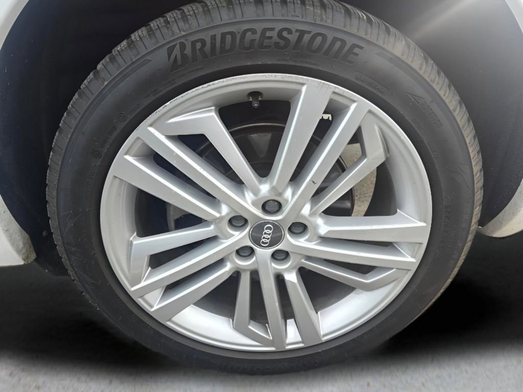 Used 2018 Audi Q5 Prestige w/ Prestige Package image 9