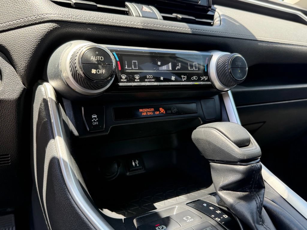 Used 2019 Toyota RAV4 XLE FWD image 27